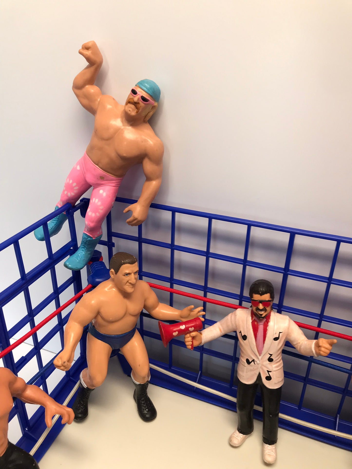 1985 Vintage WWF LJN Sling Em Fling Em Wrestling Ring With Original Rubber Action Figure Men RARE