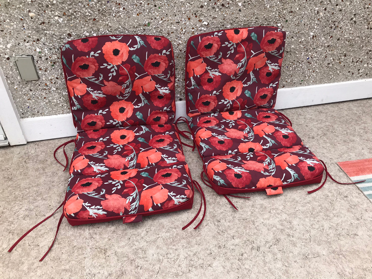 2 Outdoor Patio Chair Cushions Like New Red Poppy Back 22x20 Seat 17x20 Bottom 10x20 Standard Sizes