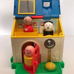 Vintage 1984 Fisher Price Chunk Family Toddler Activity Play House RARE
