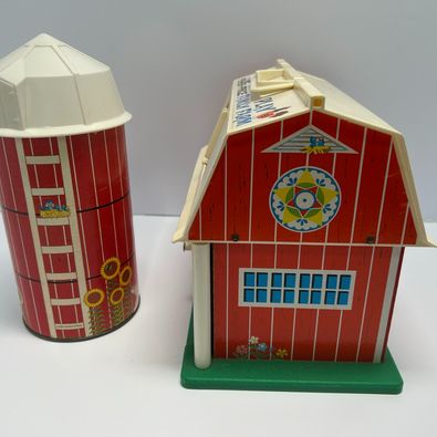Vintage  1970's Fisher Price Little People Play Family Farm and Silo Excellent Condition RARE