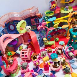 Huge Lot Vintage Littlest Pet Shop Loaded With Pets and Accessories Sold As A Lot