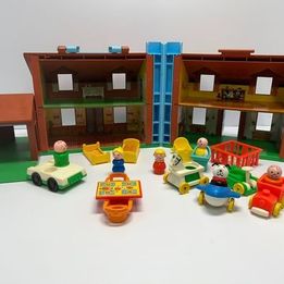Vintage 1970's Fisher Price Little People Tudor Doll House