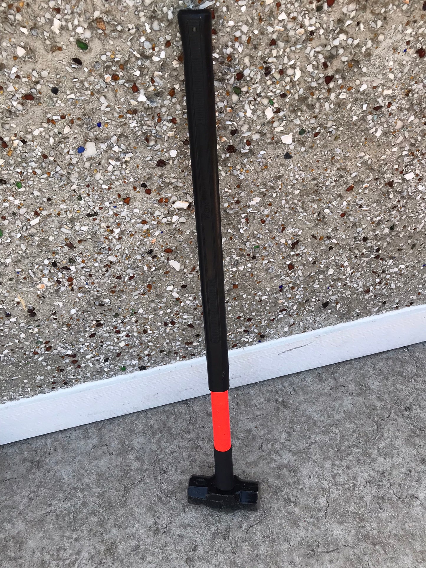 36 inch Commercial Grade Non Slip Fiberglass Core 6 Pound Sledge Hammer Like New