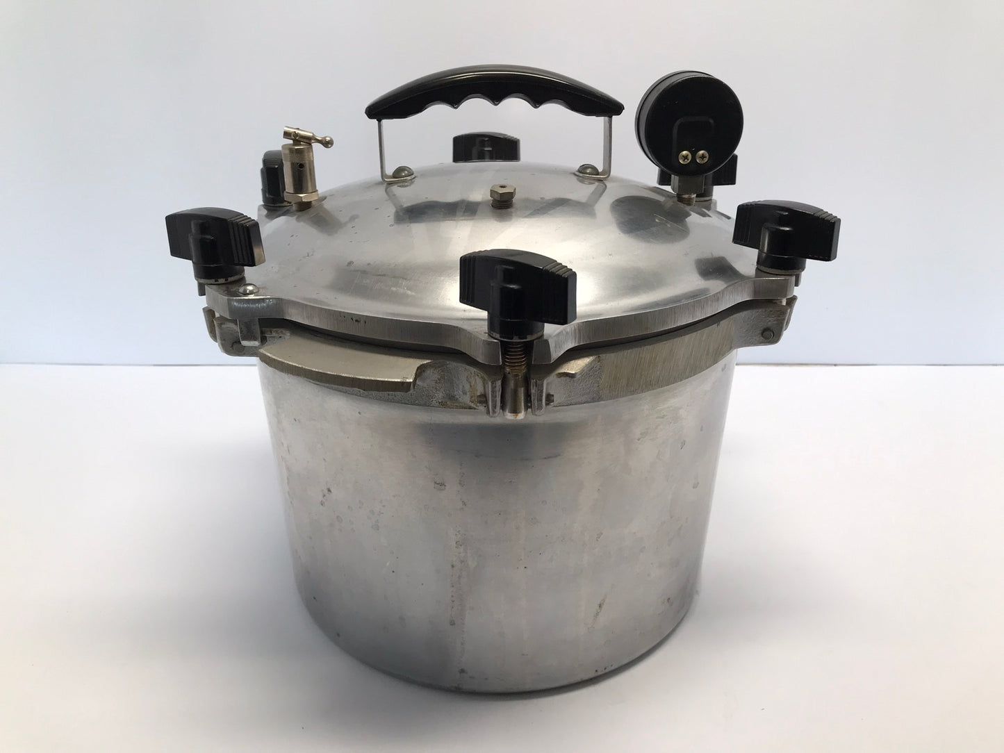 ALL AMERICAN 910 PRESSURE CANNER - 10 QUART Only Used A Few Times Excellent