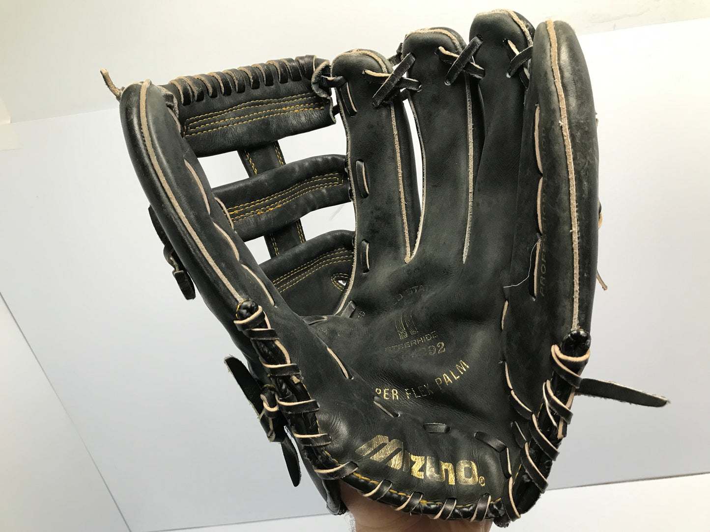Baseball Glove 12.5 inch Mizuno Black Leather Fits Left Hand