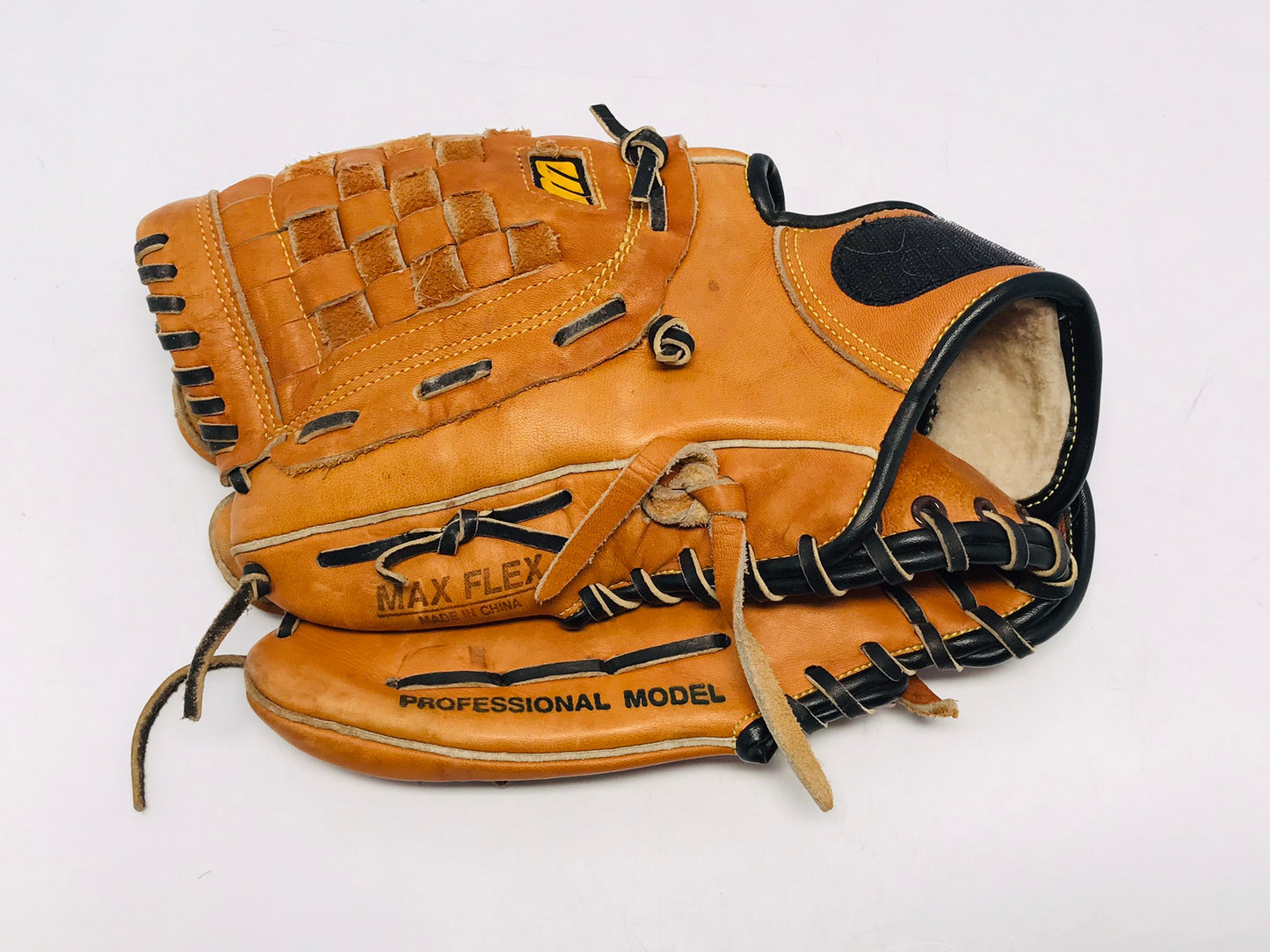 Baseball Glove Adult Size 12 inch Mizuno Leather Well Made Fits RIGHT Hand