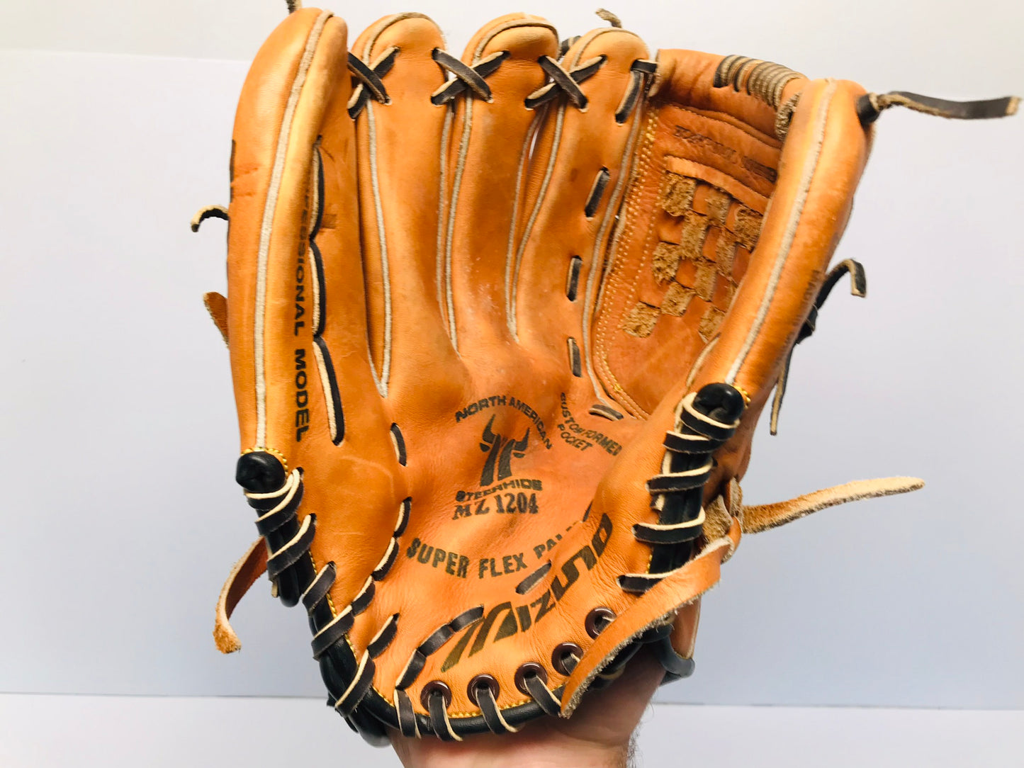 Baseball Glove Adult Size 12 inch Mizuno Leather Well Made Fits RIGHT Hand