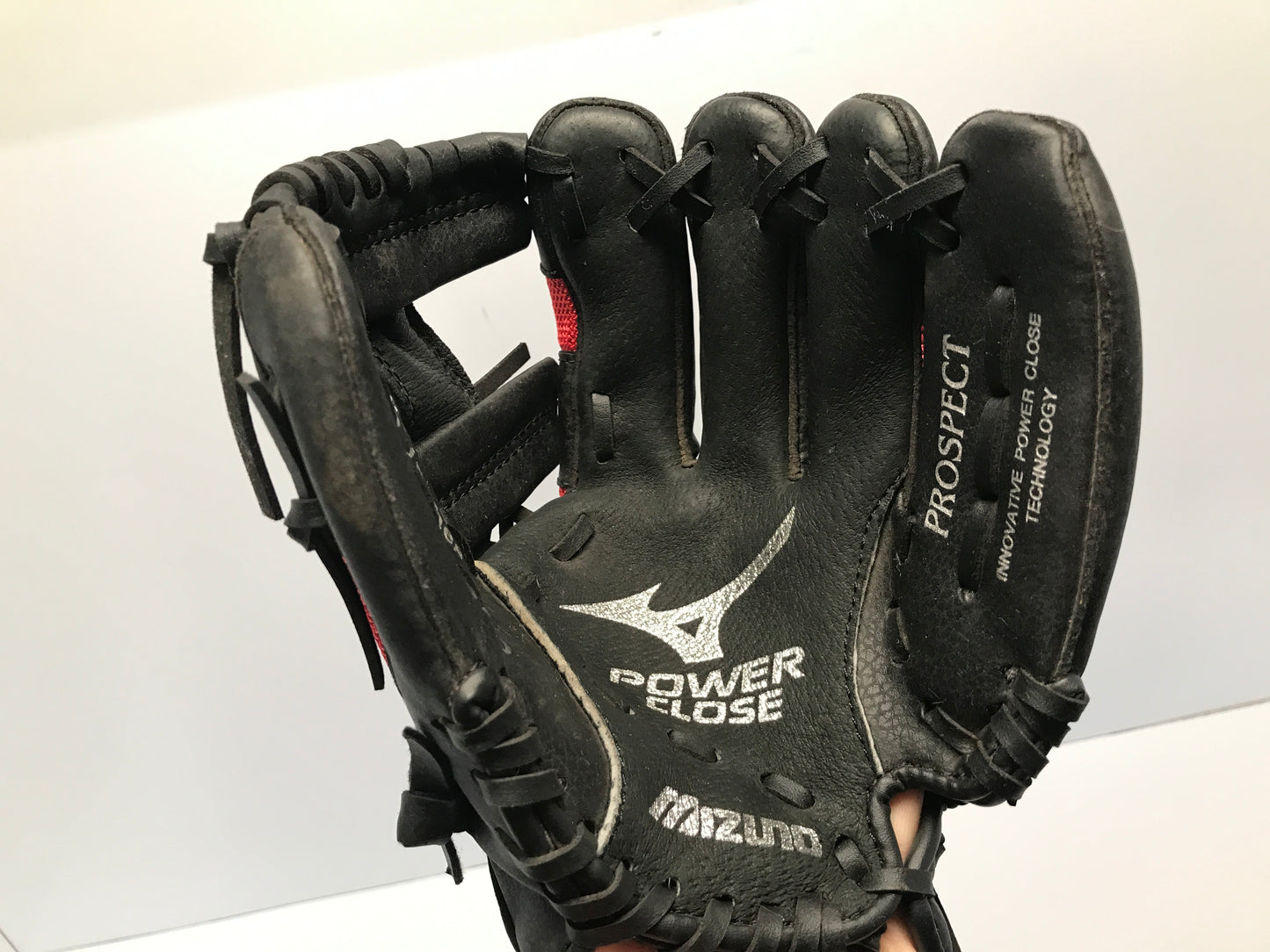 Baseball Glove Child Size 10 inch Mizuno Black Red Leather Fits Left Hand Like New