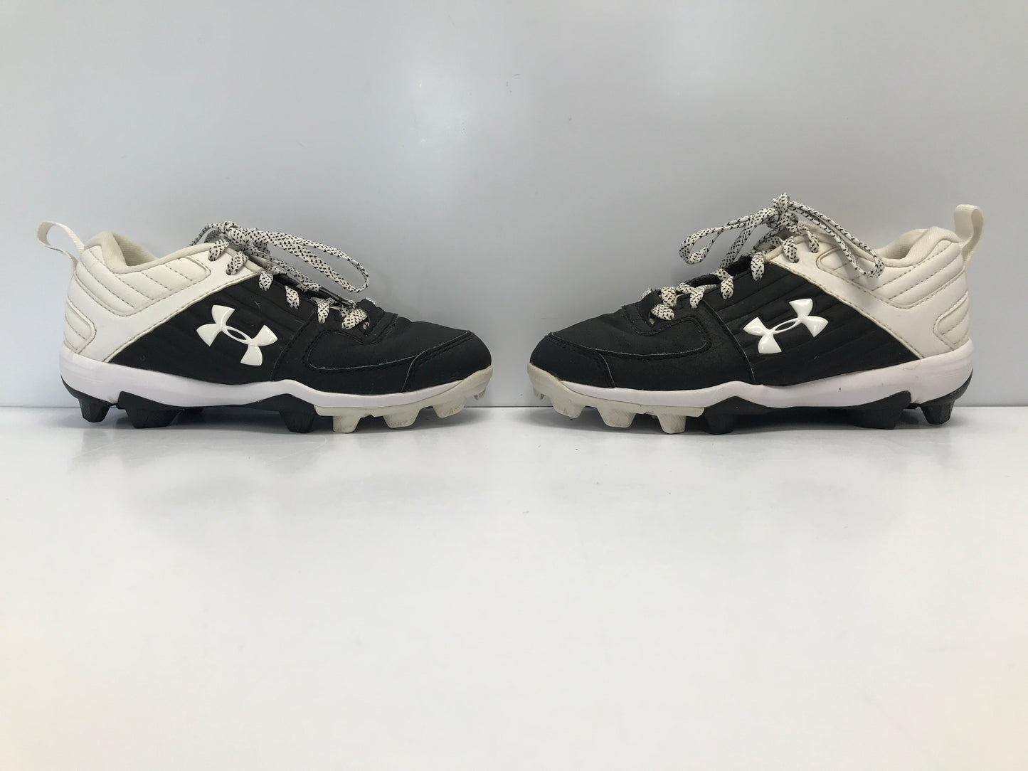 Baseball Shoes Cleats Child Size 1  Under Armour White Black Excellent