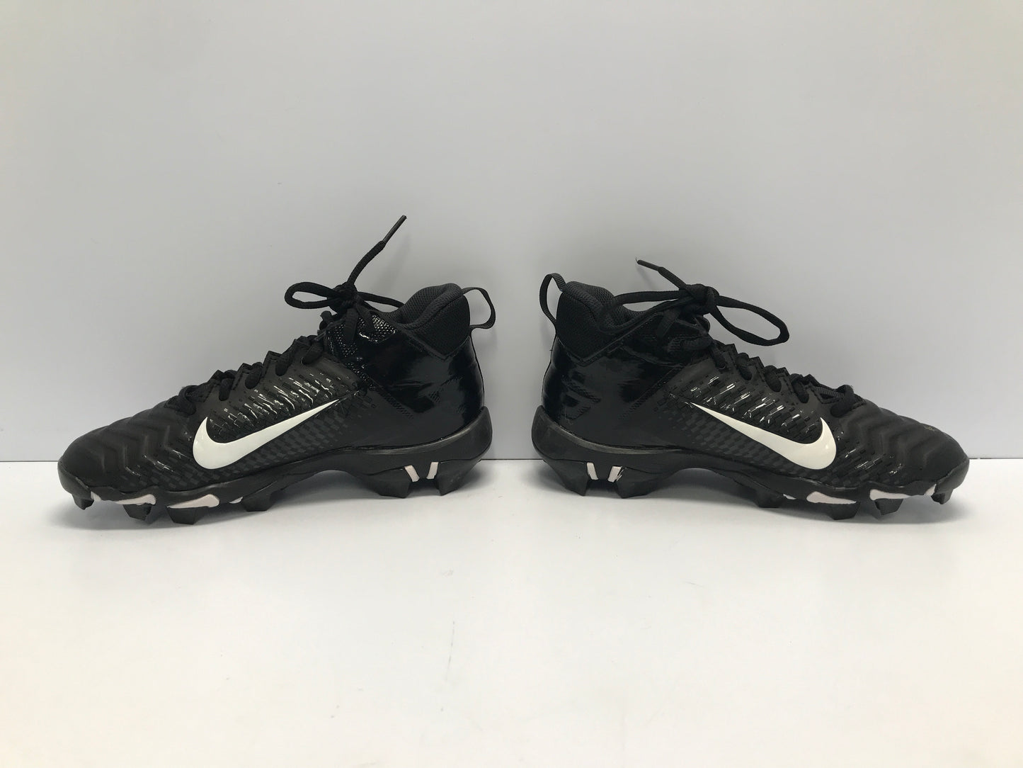 Baseball Shoes Cleats Child Size 3.5 Nike Alpha Black White Like New