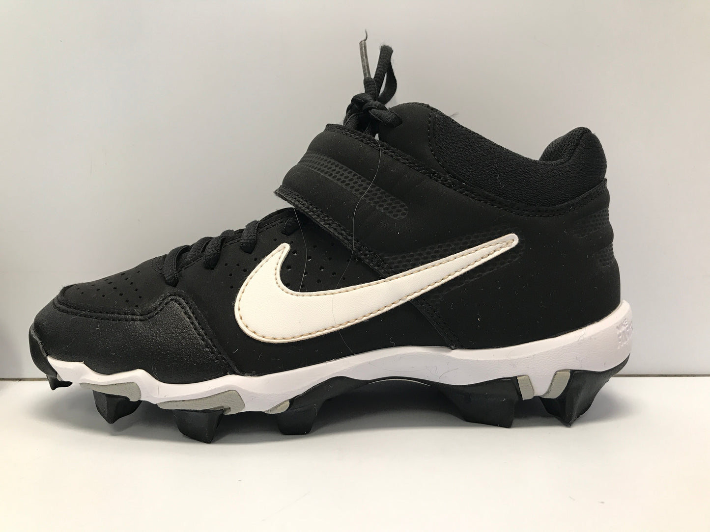 Baseball Shoes Cleats Child Size 4 Nike Fastflex Black White High Top Excellent