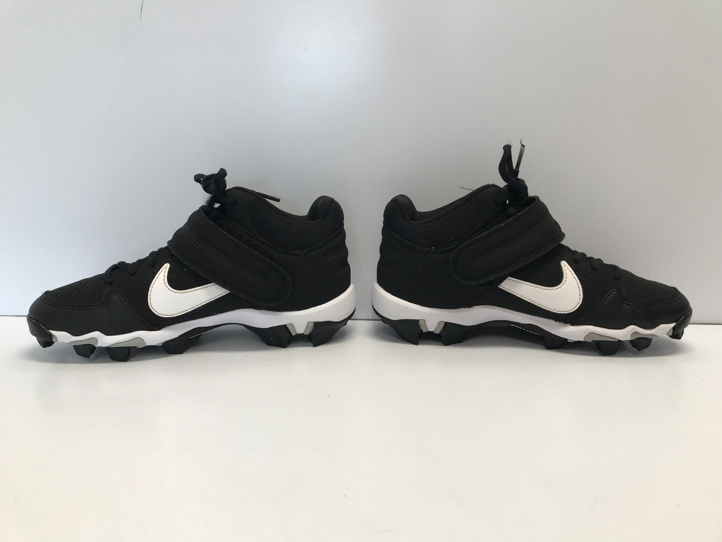 Baseball Shoes Cleats Child Size 4 Nike Fastflex Black White High Top Excellent