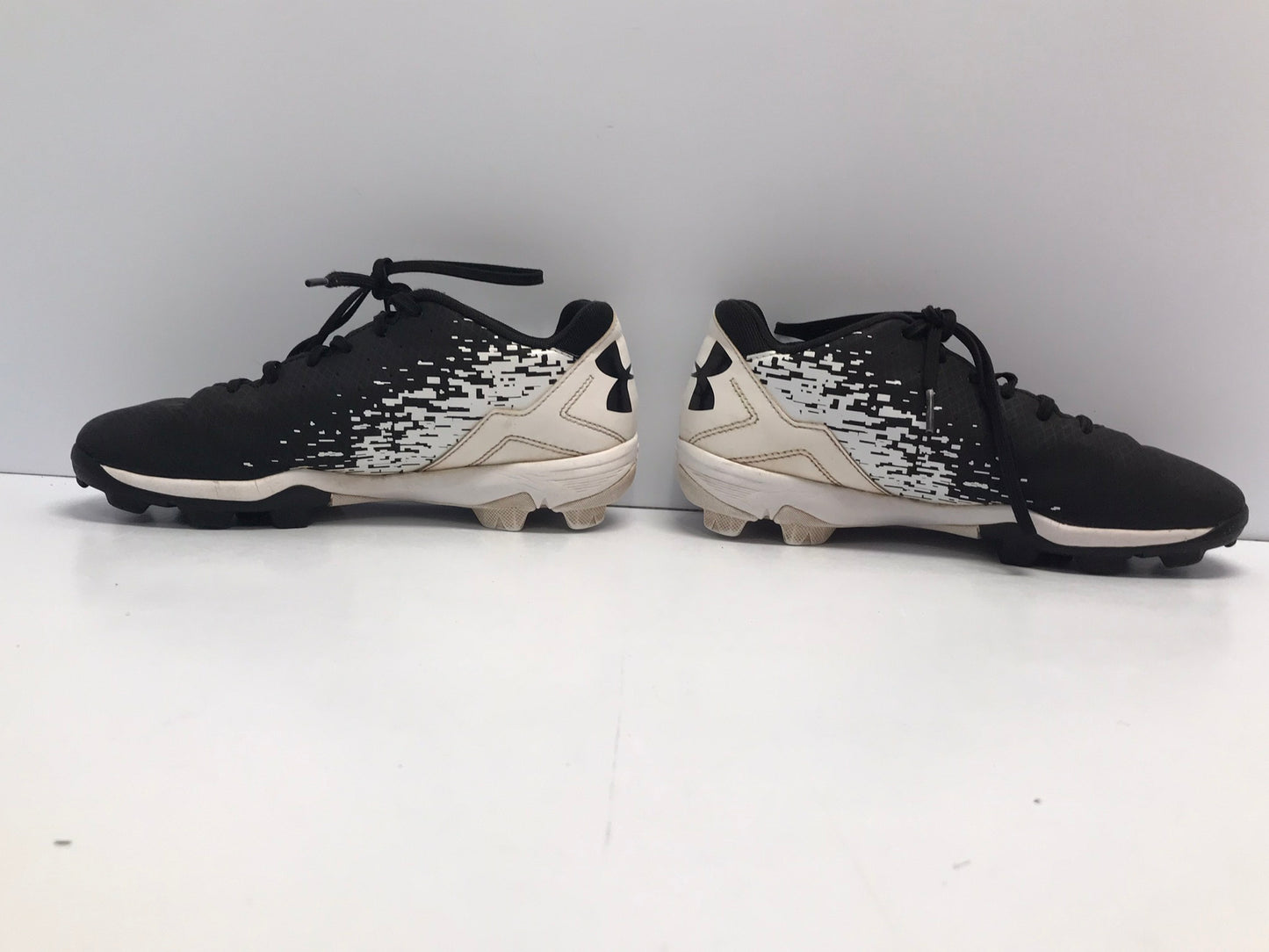 Baseball Shoes Cleats Child Size 4 Under Armour Black White Excellent