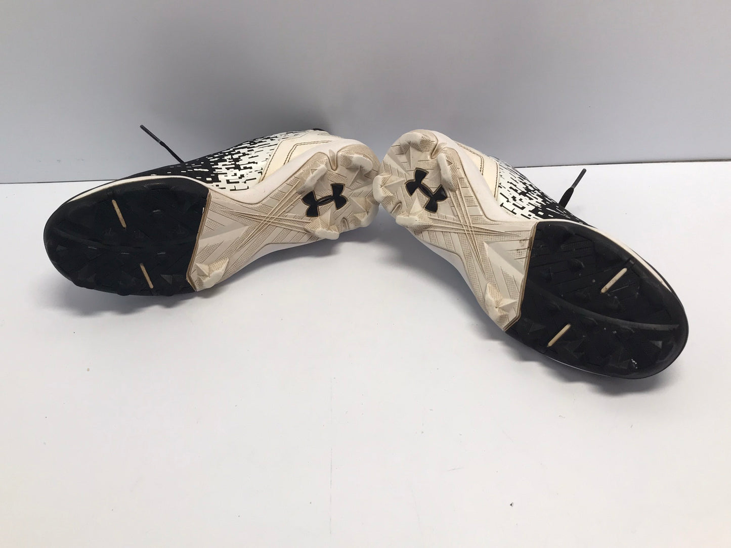 Baseball Shoes Cleats Child Size 4 Under Armour Black White Excellent