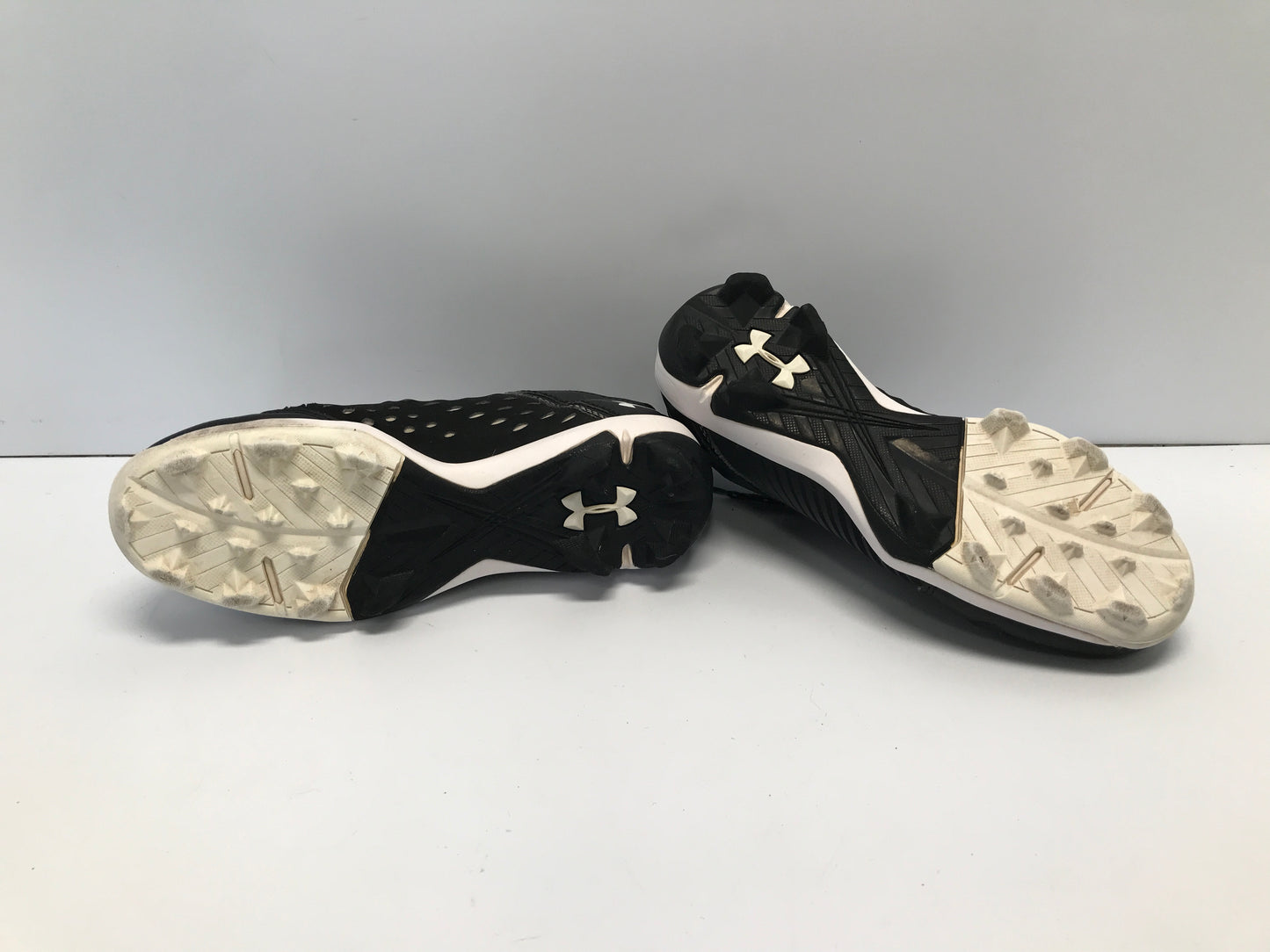 Baseball Shoes Cleats Child Size 4 Under Armour  Black White  Like New