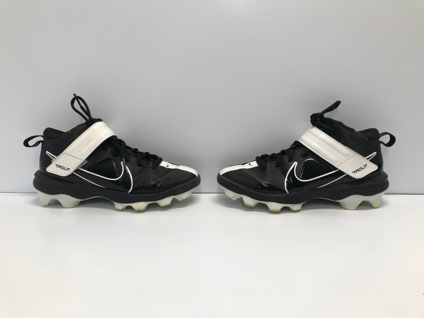 Baseball Shoes Cleats Child Size 5.5 Youth Nike Trout Black White Excellent