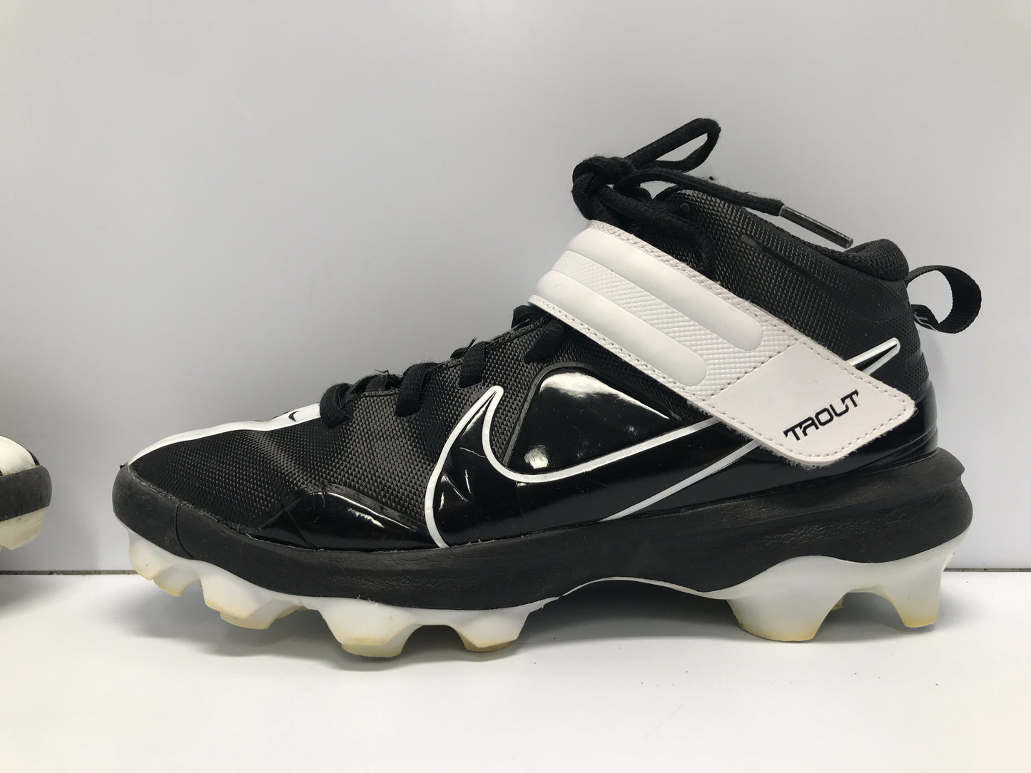 Baseball Shoes Cleats Child Size 5.5 Youth Nike Trout Black White Excellent