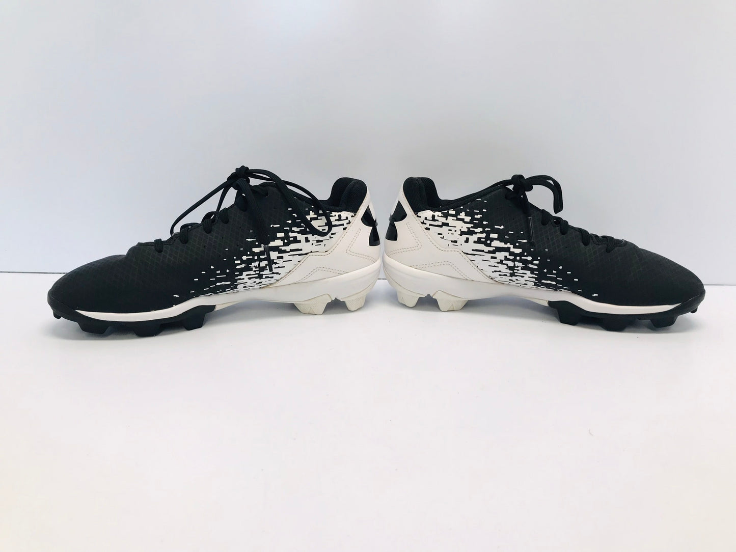 Baseball Shoes Cleats Child Size 5 Youth Under Armour Black White Excellent