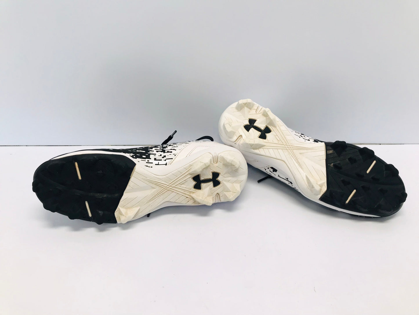 Baseball Shoes Cleats Child Size 5 Youth Under Armour Black White Excellent