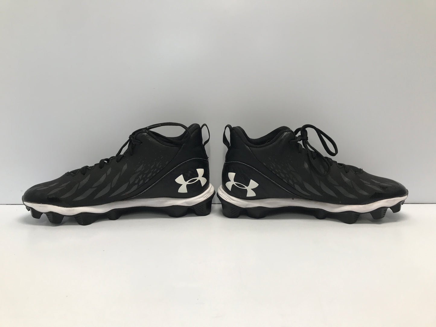 Baseball Shoes Cleats Child Size 6 Under Armour Black White Like New