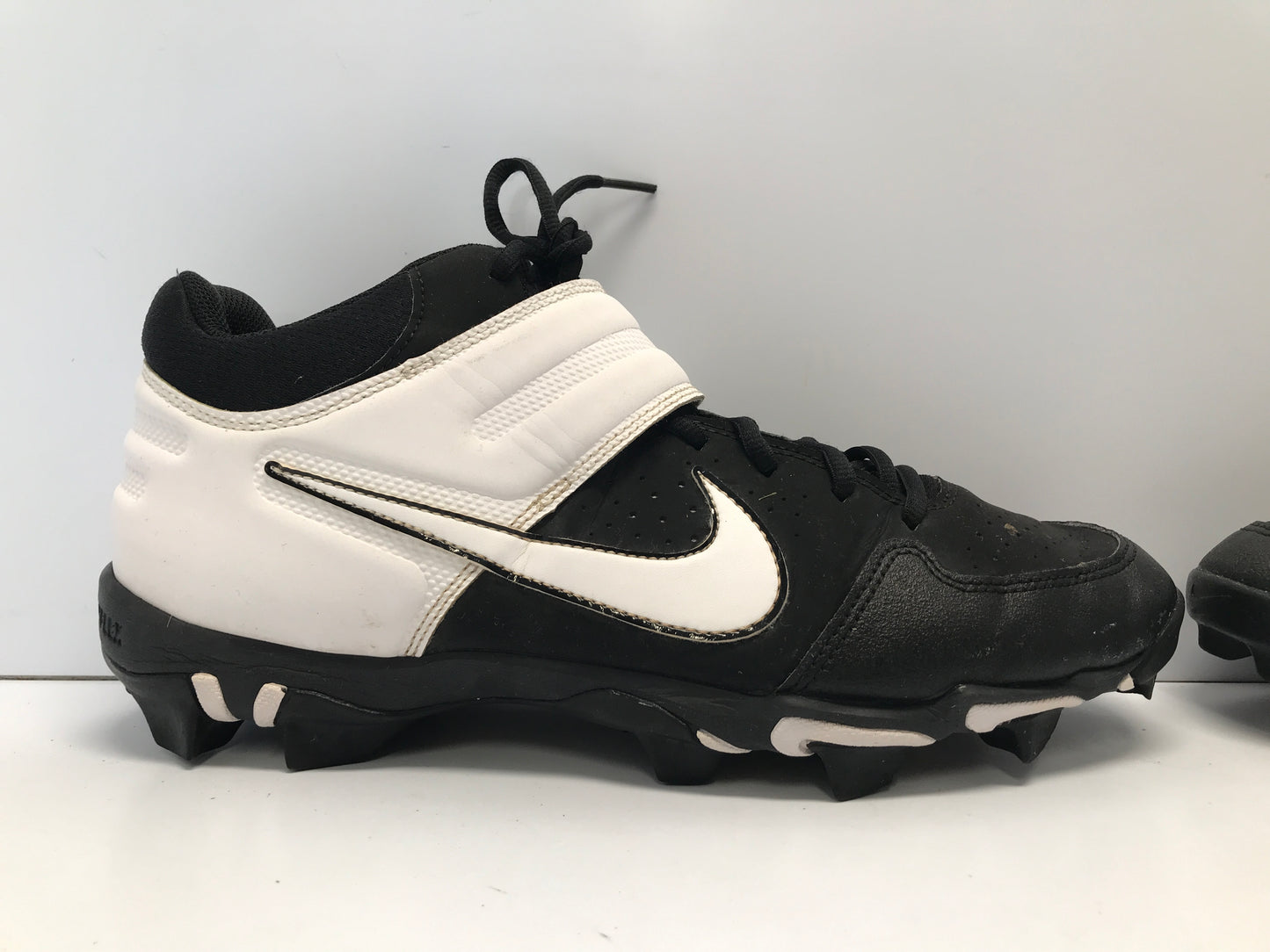 Baseball Shoes Cleats Men's Size 11 Nike Fastflex Black White High Top Excellent