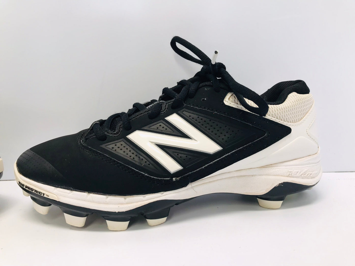 Baseball Shoes Cleats Men's Size 7 New Balence Black White Excellent