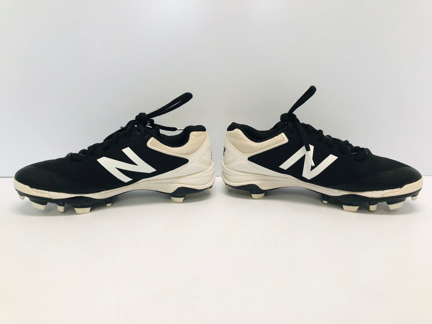 Baseball Shoes Cleats Men's Size 7 New Balence Black White Excellent