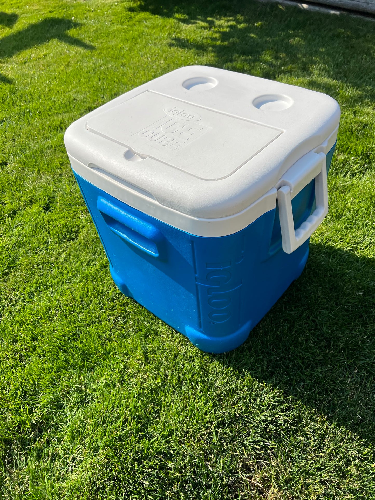 Camping Cooler Igloo Ice Cube With Small Pocket On Top Lid 14 Quart Like New