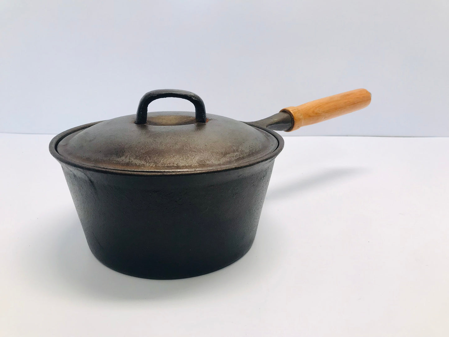 Camping Cottage Home Cast Iron 4 Cup 7 Pot With Wood Handle Excellent