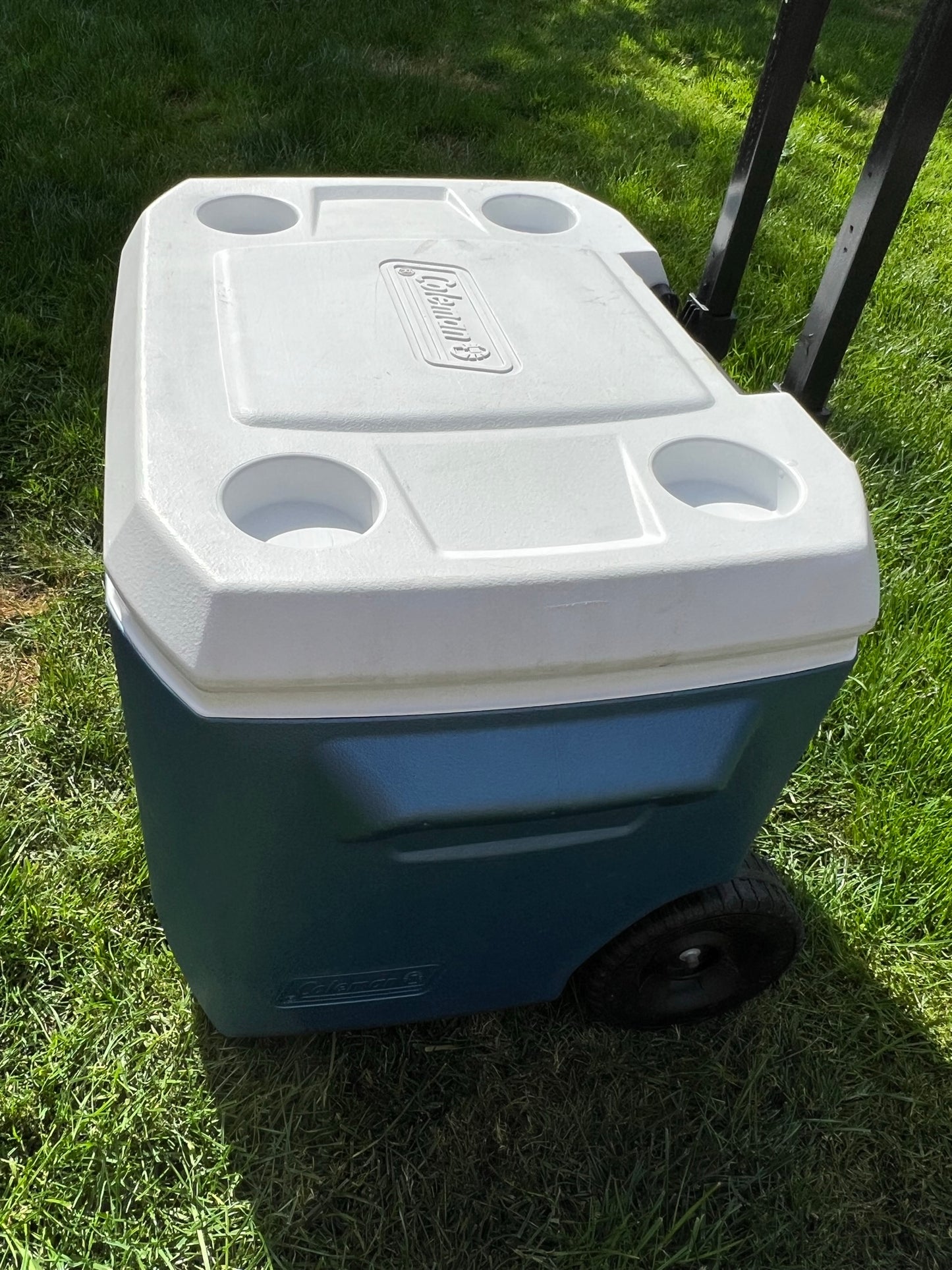 Camping Fishing Coleman XTream 50 quart Cooler On Wheels Adjustable Handle +Drain Plug Excellent