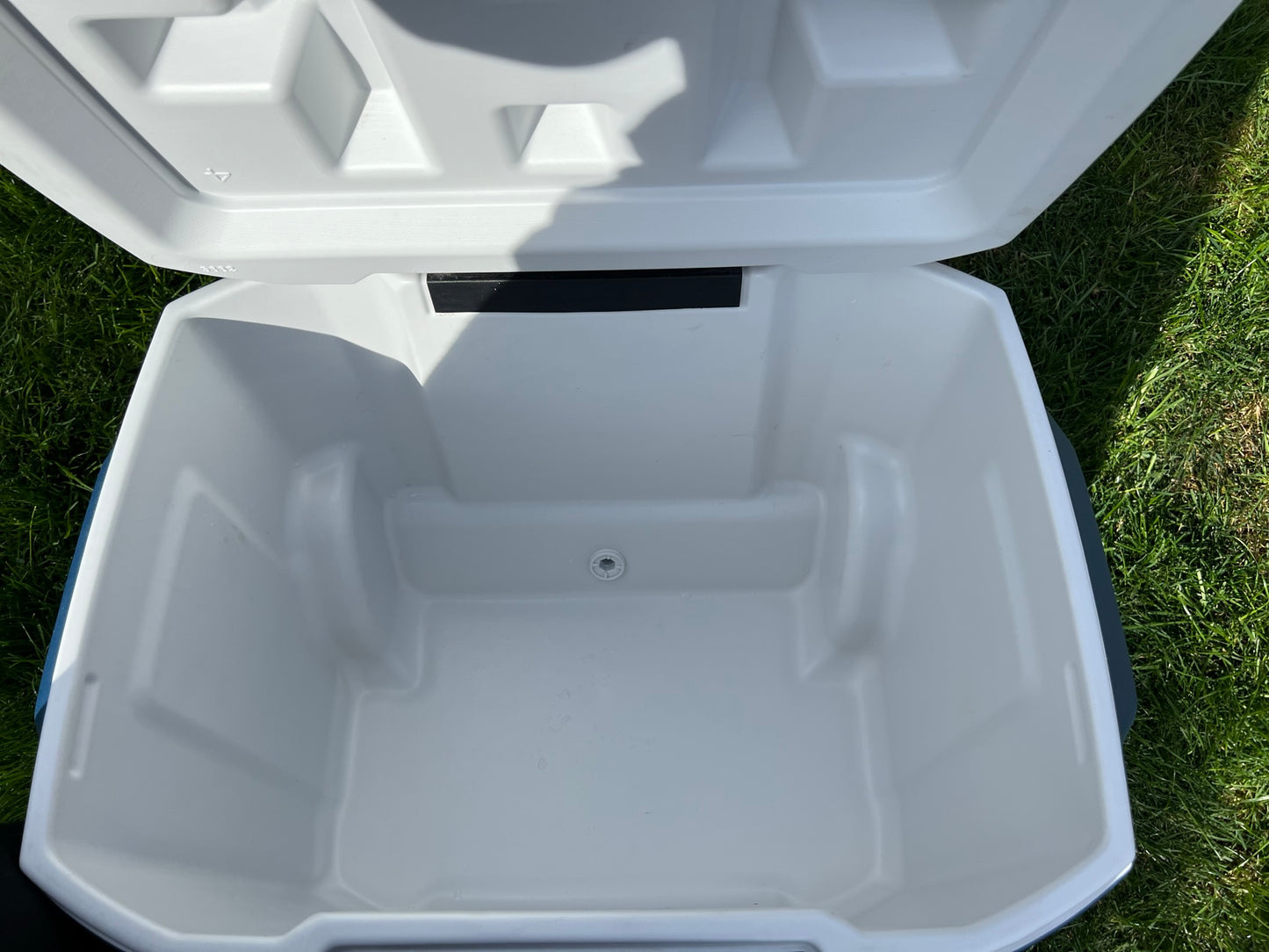 Camping Fishing Coleman XTream 50 quart Cooler On Wheels Adjustable Handle +Drain Plug Excellent