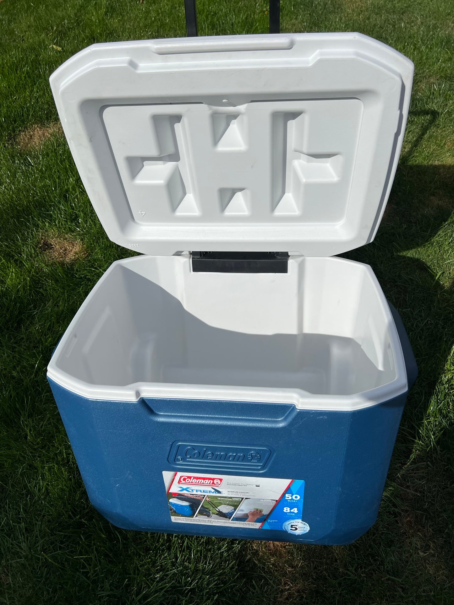 Camping Fishing Coleman XTream 50 quart Cooler On Wheels Adjustable Handle +Drain Plug Excellent