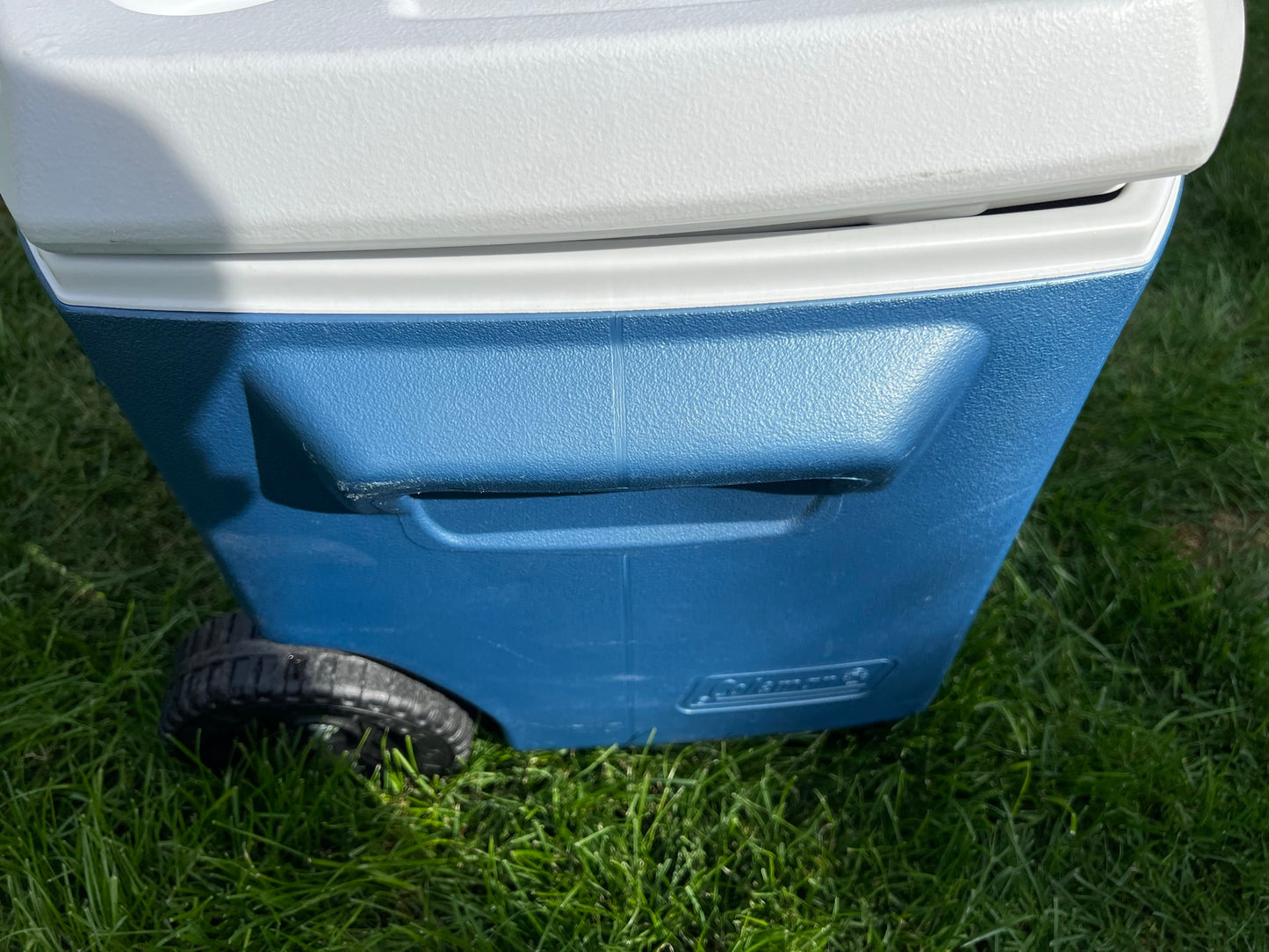 Camping Fishing Coleman XTream 50 quart Cooler On Wheels Adjustable Handle +Drain Plug Excellent