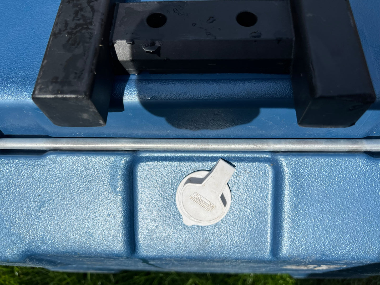 Camping Fishing Coleman XTream 50 quart Cooler On Wheels Adjustable Handle +Drain Plug Excellent