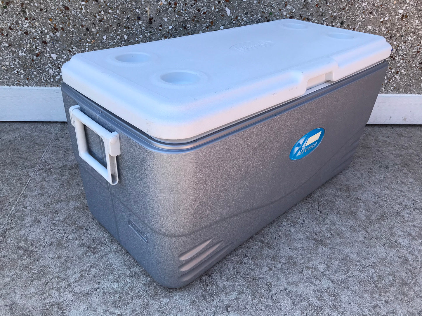Camping Fishing Coleman Xtream 100 quart X Large Cooler With Spout Like New White Grey