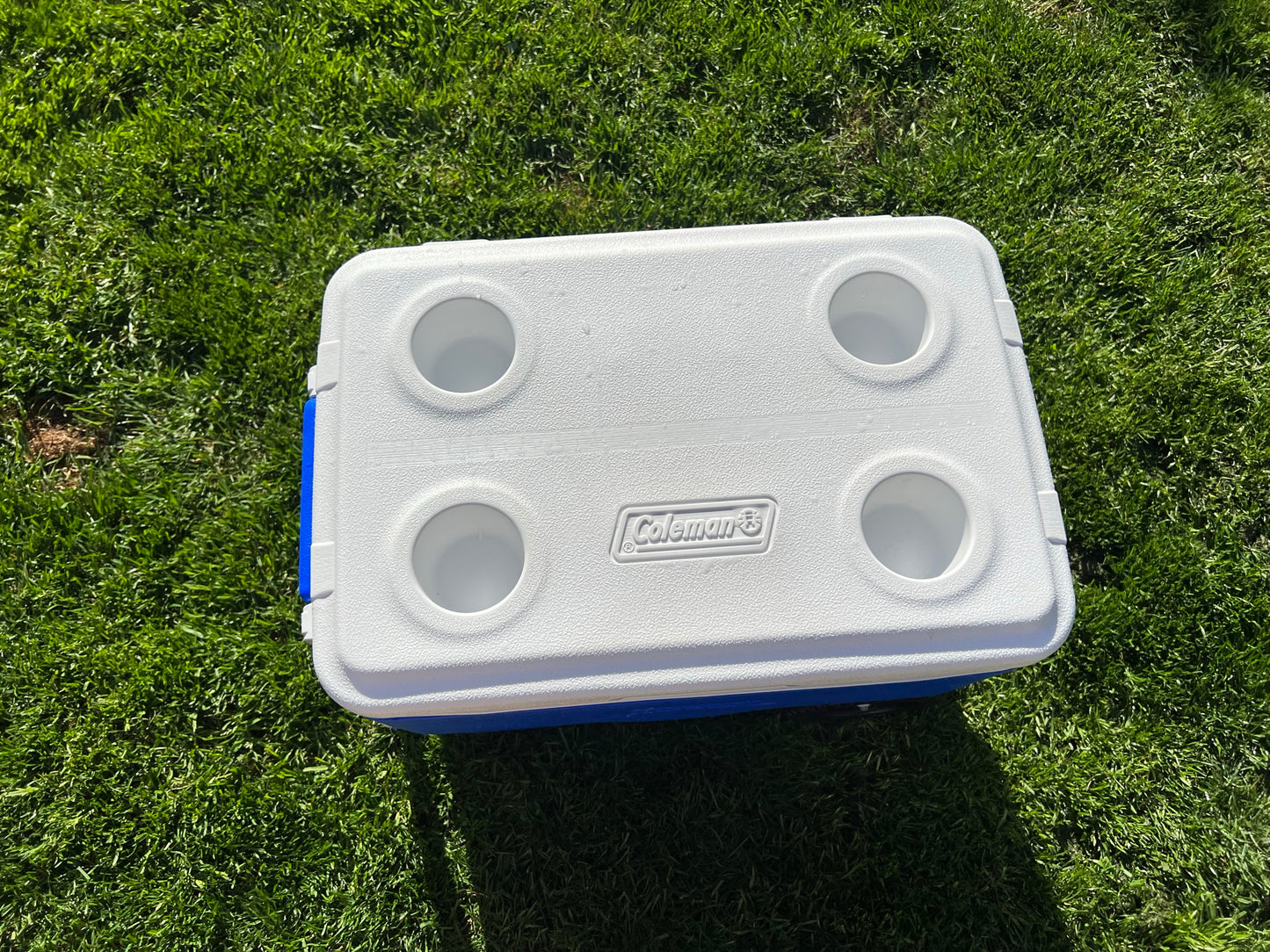 Camping Fishing Cooler Igloo 53 quart On Wheels Like New White Blue