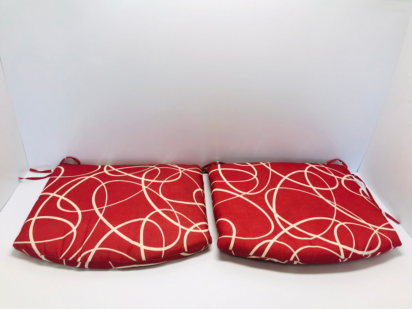 Camping Patio Deck Outdoor Chair Cushions 18x20 inch Set of 2 Red White Like New