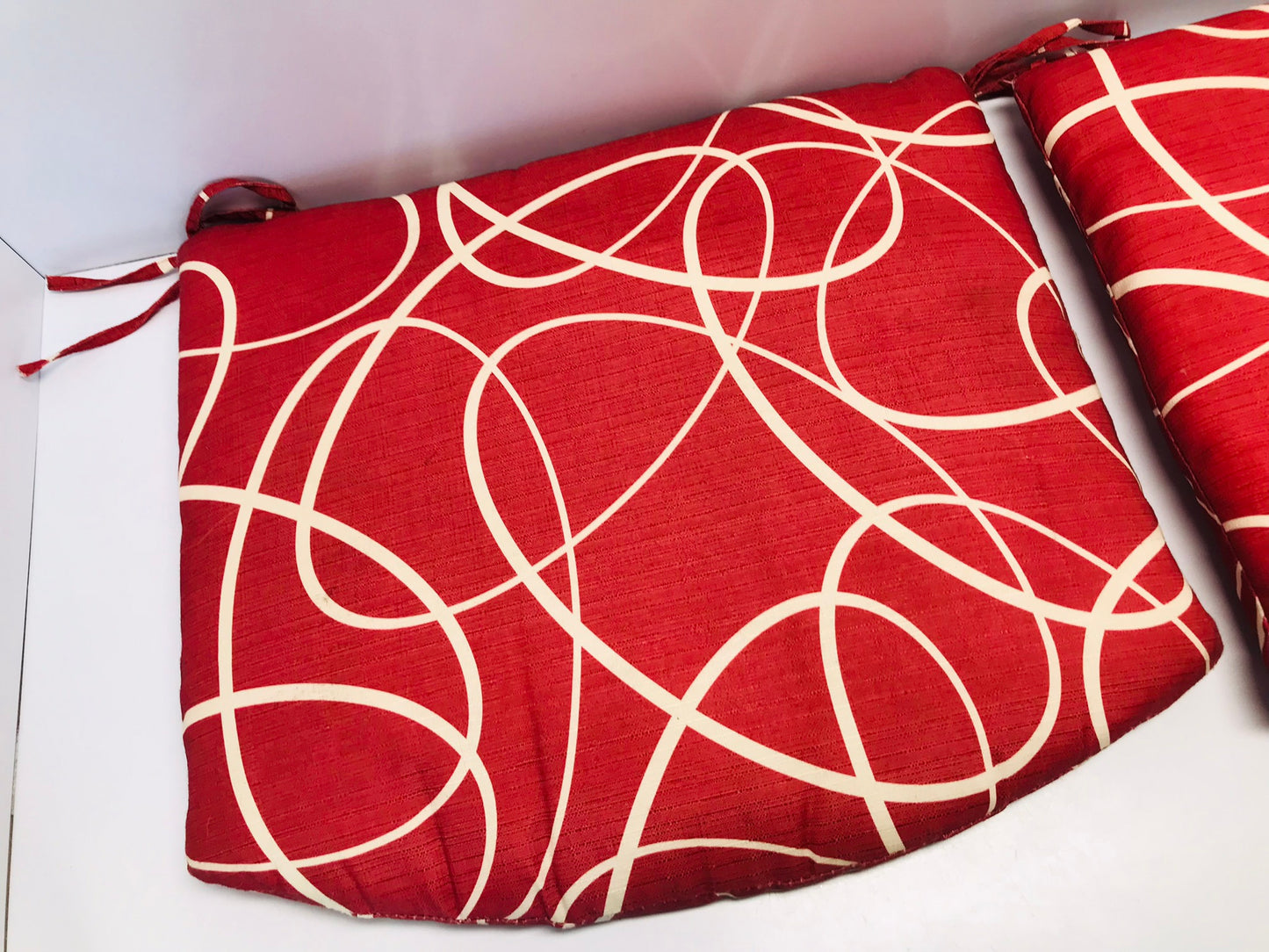 Camping Patio Deck Outdoor Chair Cushions 18x20 inch Set of 2 Red White Like New