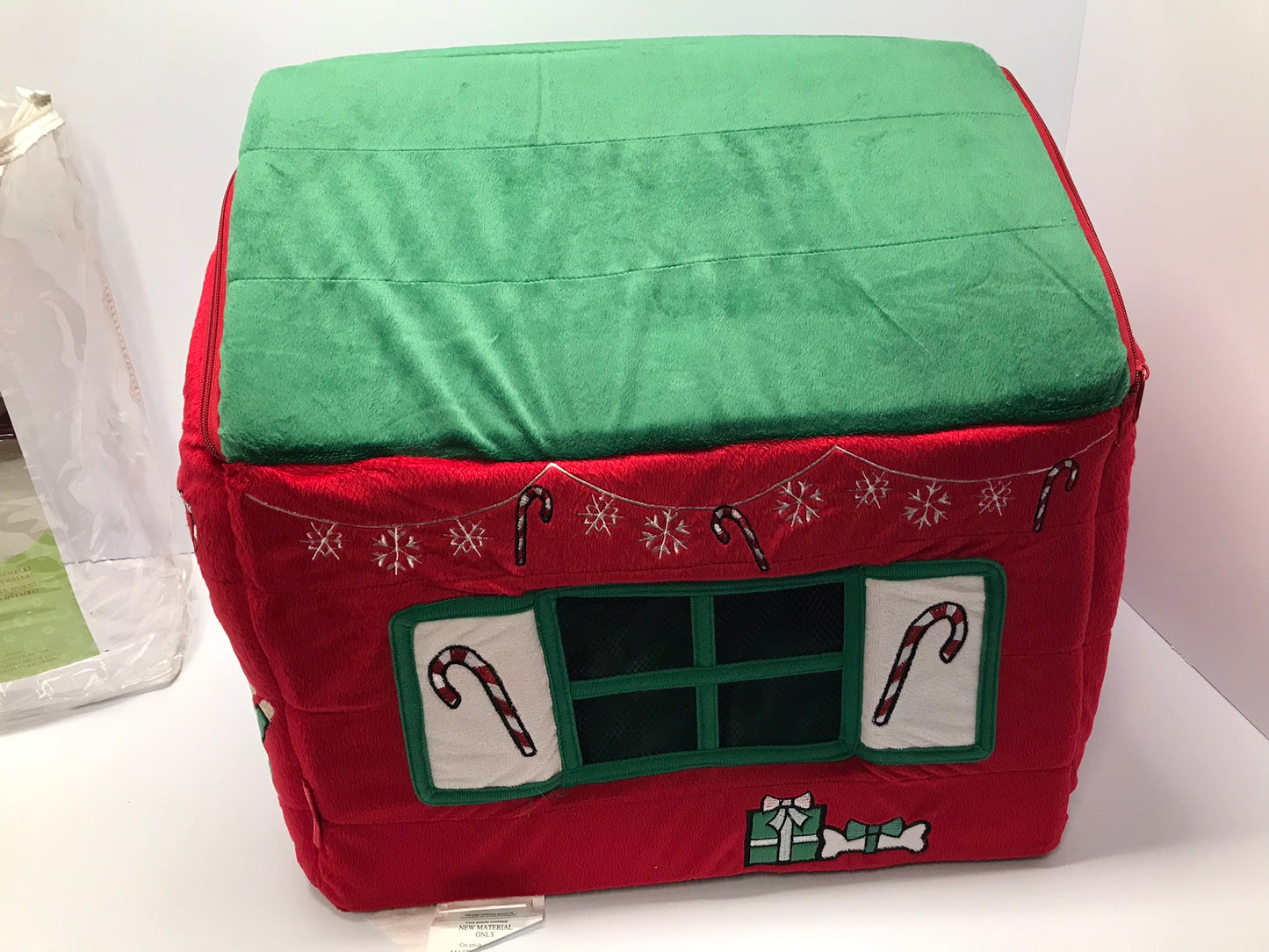 Christmas Pooch A Lini Collapsible Pet House Santa's Workshop 19.6x18.5x18.75 Inches Fits Small Dogs Under 15lbs Puppies Or Cats Used Once Like New