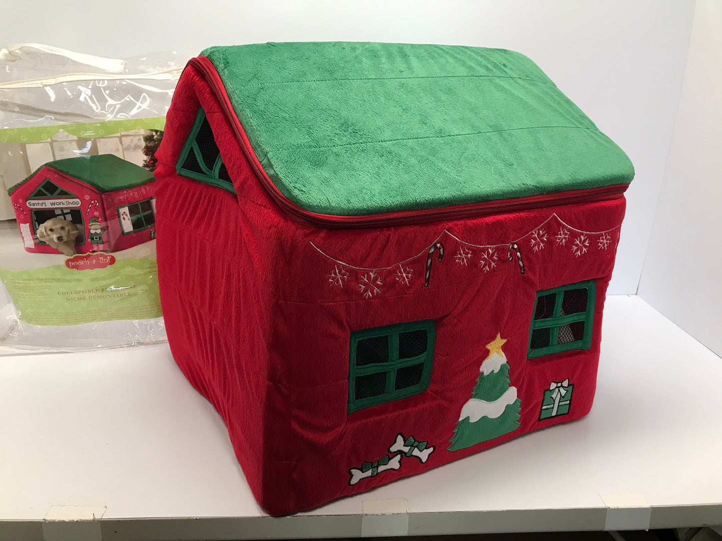 Christmas Pooch A Lini Collapsible Pet House Santa's Workshop 19.6x18.5x18.75 Inches Fits Small Dogs Under 15lbs Puppies Or Cats Used Once Like New