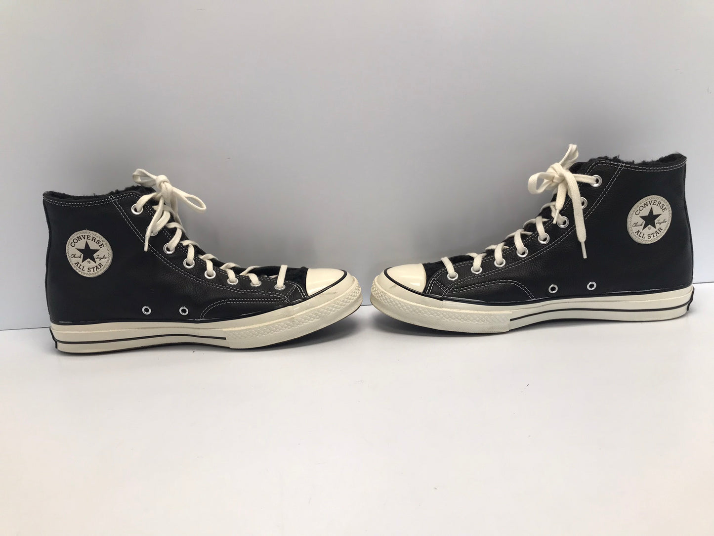 Converse All-Star Chuck Taylors Men's Size 12 High Tops Leather With Faux Fur Insides Like New