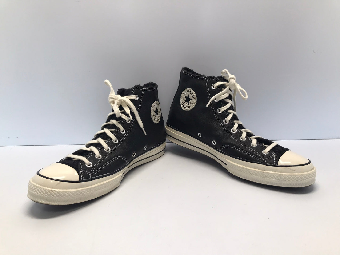 Converse All-Star Chuck Taylors Men's Size 12 High Tops Leather With Faux Fur Insides Like New