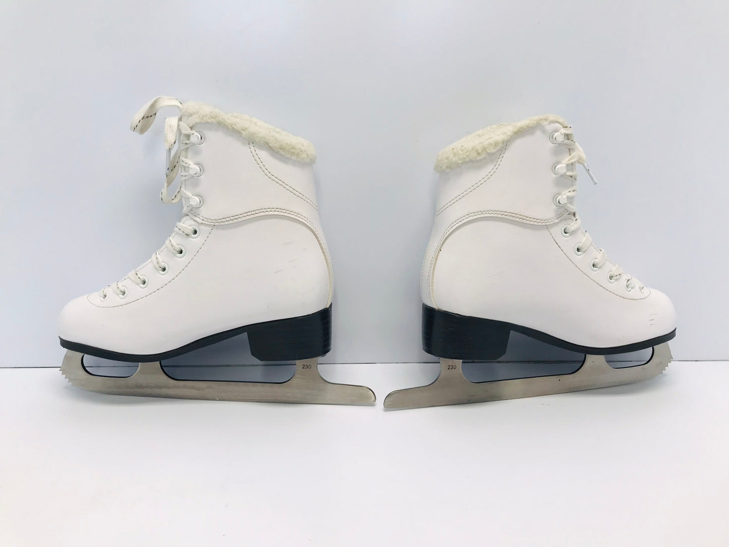 Figure Skates Child Size 4 Jackson Soft Skates Like New