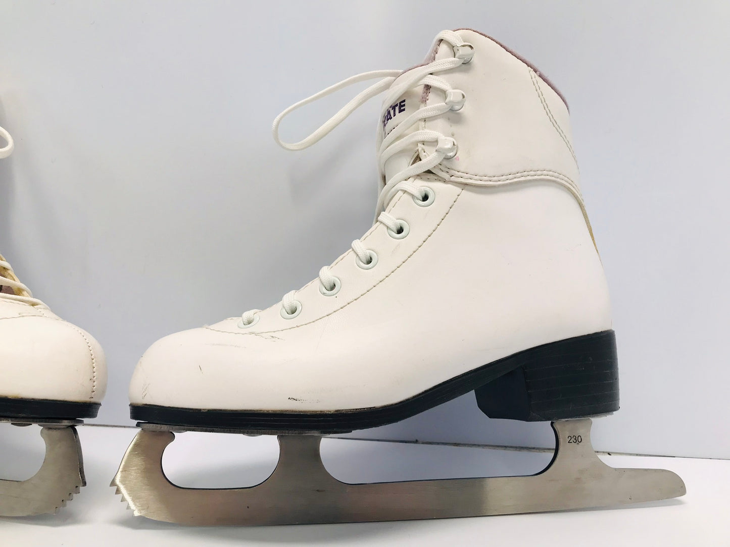 Figure Skates Child Size 4 Jackson Soft Skates Purple and White