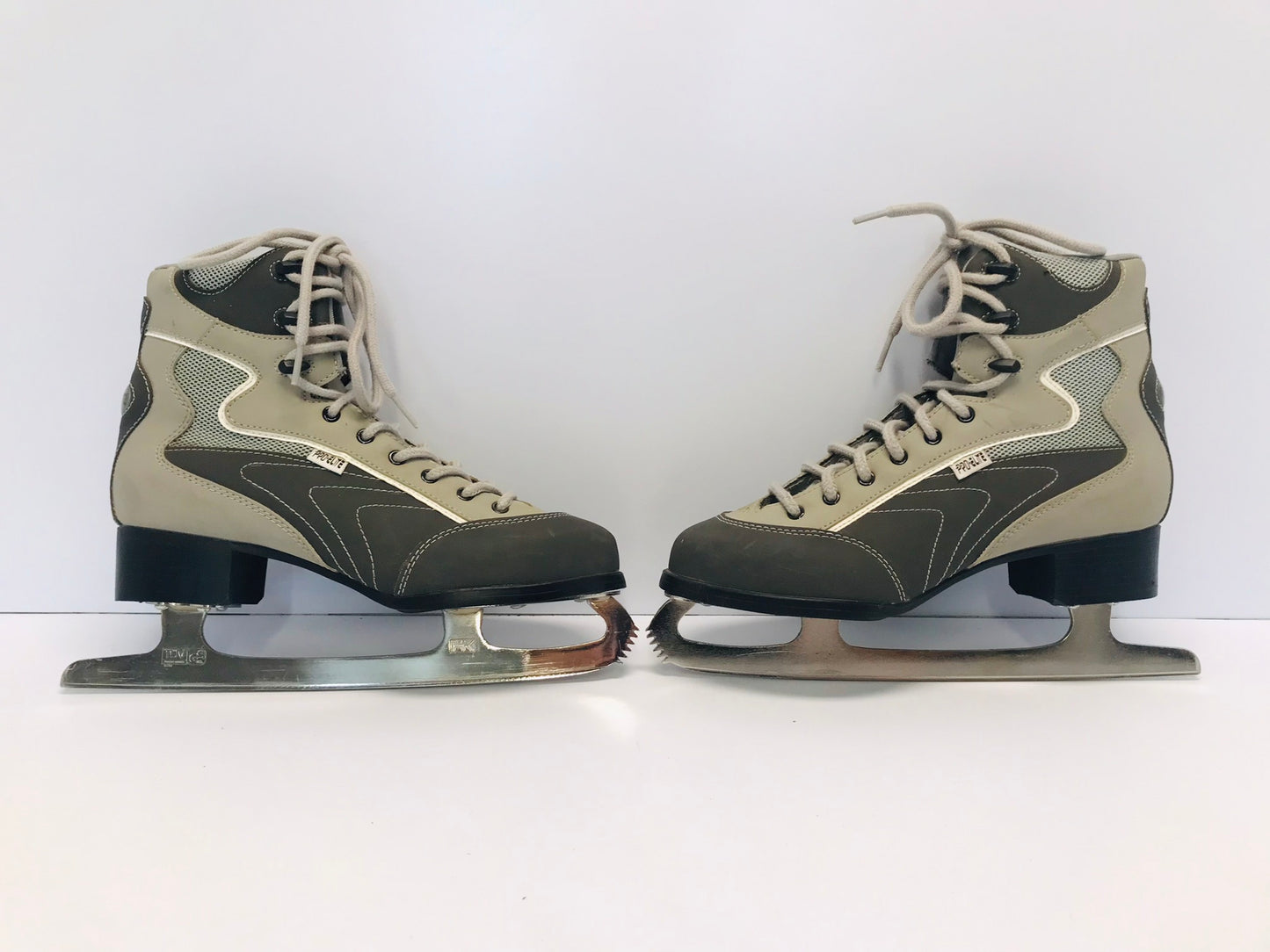 Figure Skates Ladies Size 7  Soft Skates Grey Excellent