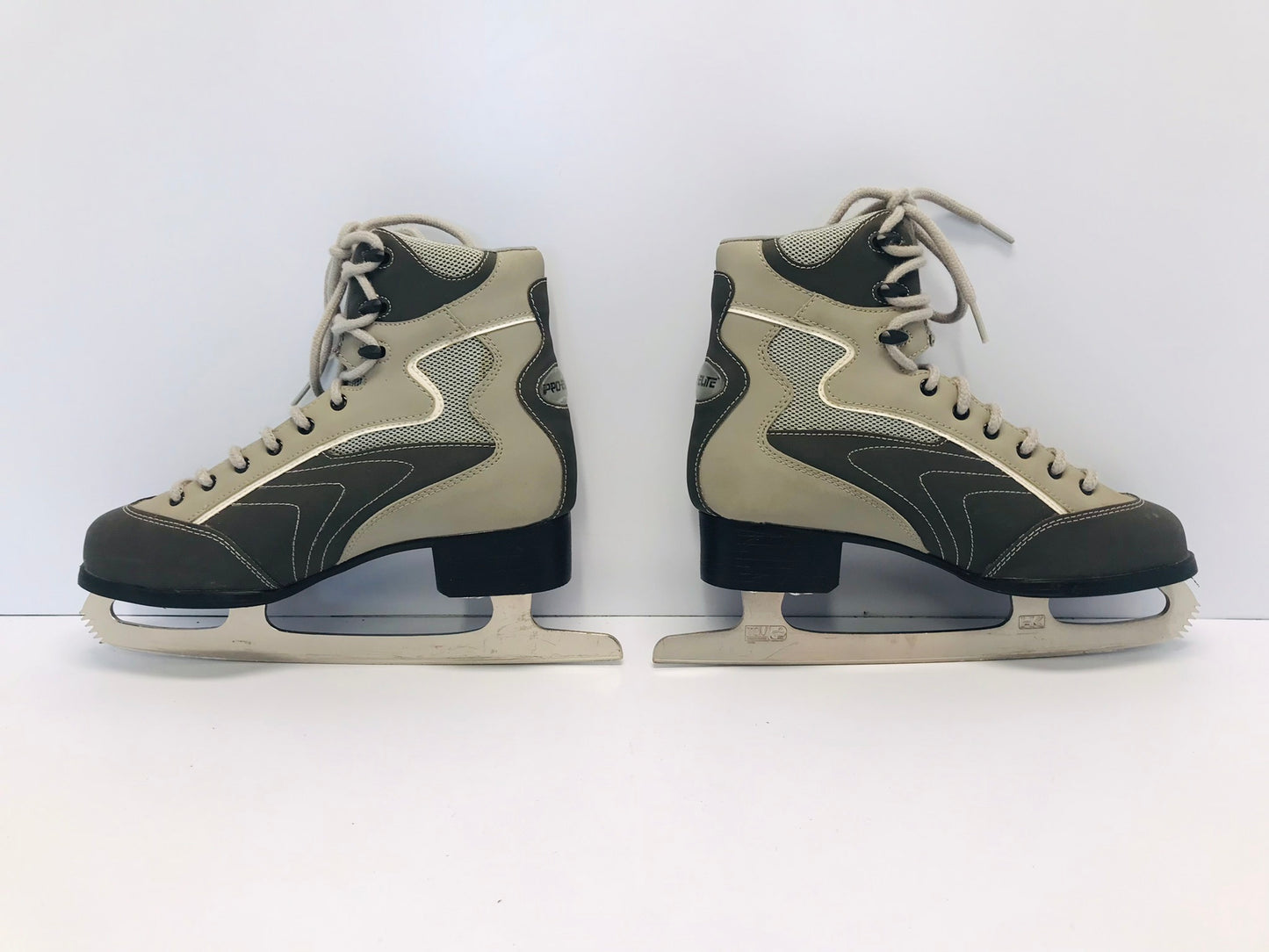 Figure Skates Ladies Size 7  Soft Skates Grey Excellent