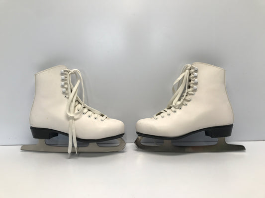 Figure Skates Ladies Size 9 CCM White Like New