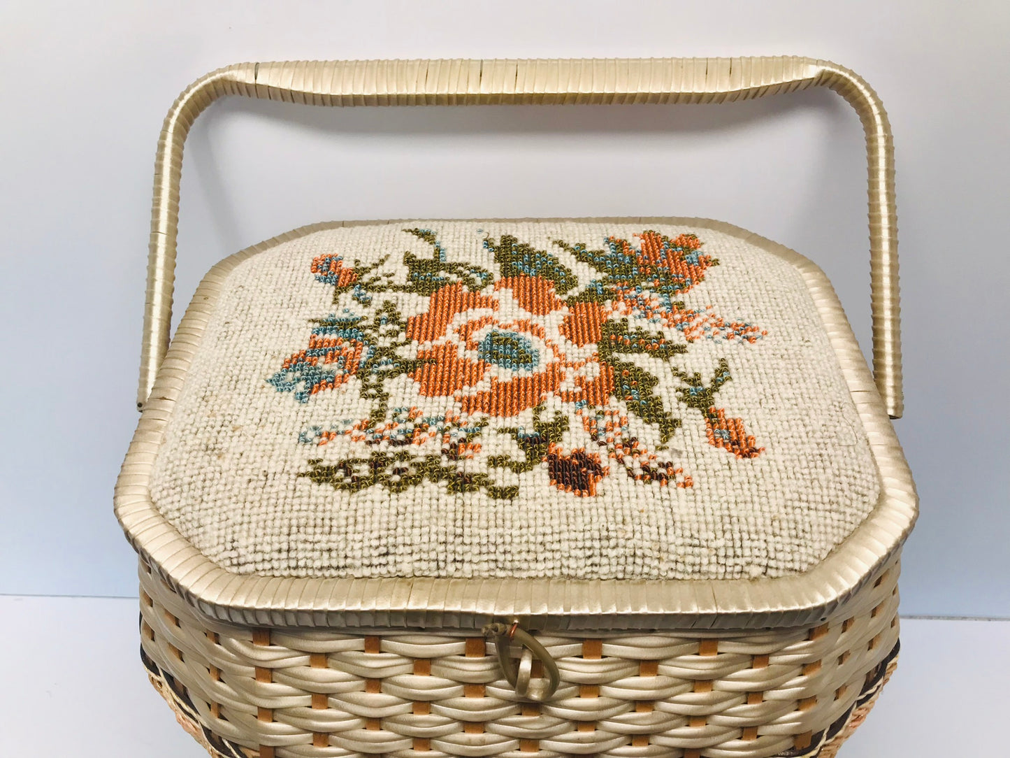 Grandma's Old Sewing or knitting Vintage Eaton's 1960's Basket 24x14x12 inch Standing Wool Wicker Chest Like New Outstanding