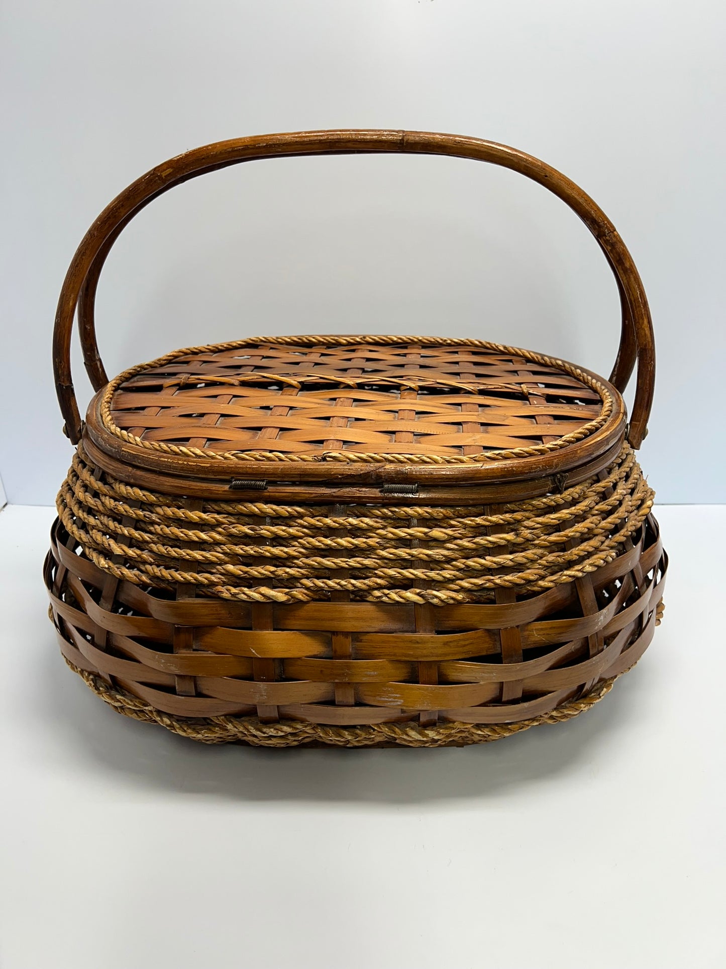 Grandma's X Large 20x16x12 inch 1950's Vintage Rattan Picnic Basket Double Handles Lid With Old Metal Hinges Excellent Condition RARE