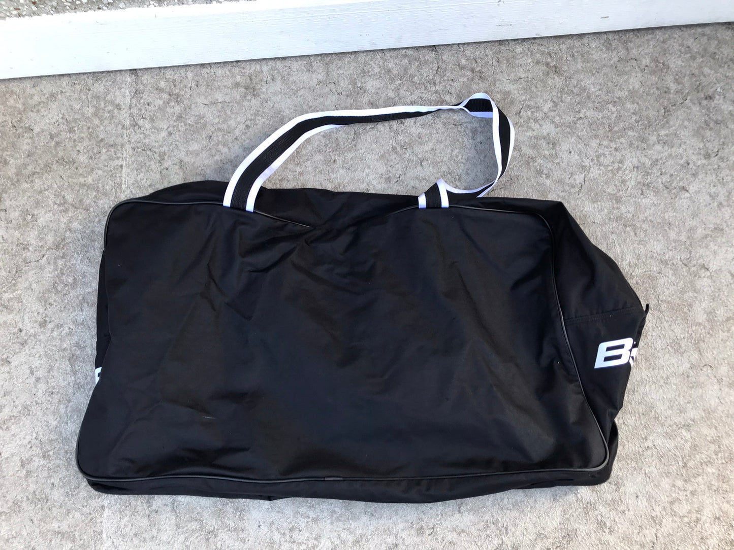Hockey Bag Youth Child Age 4-7 Bauer Black White Like New